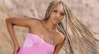 Les belles photos de l’actrice Fatel à la plage