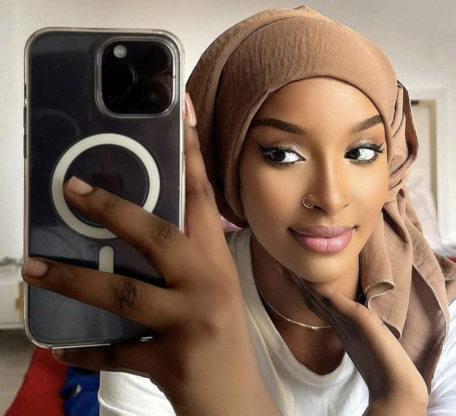 La Radieuse Khadija Sow Créatrice De Contenu Et Model Photos Afriseries And Ciné