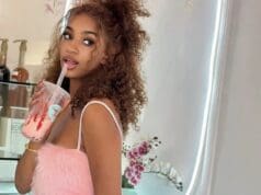 Photos : La sulfureuse et séduisante Jassmineuh en mini jupe jeans Jassmineuh