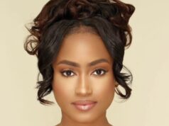 Eva Touré, Élégante et Pétillante, Rayonne en Top et Pantalon Décontracté