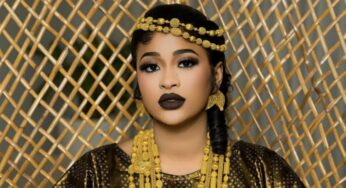 Aicha sublime en tenue traditionnelle et parure en or à 34 millions CFA (Photos)