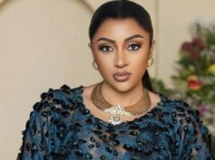 Sokhna Aidara resplendit en tenue traditionnelle : charme et élégance au rendez-vous